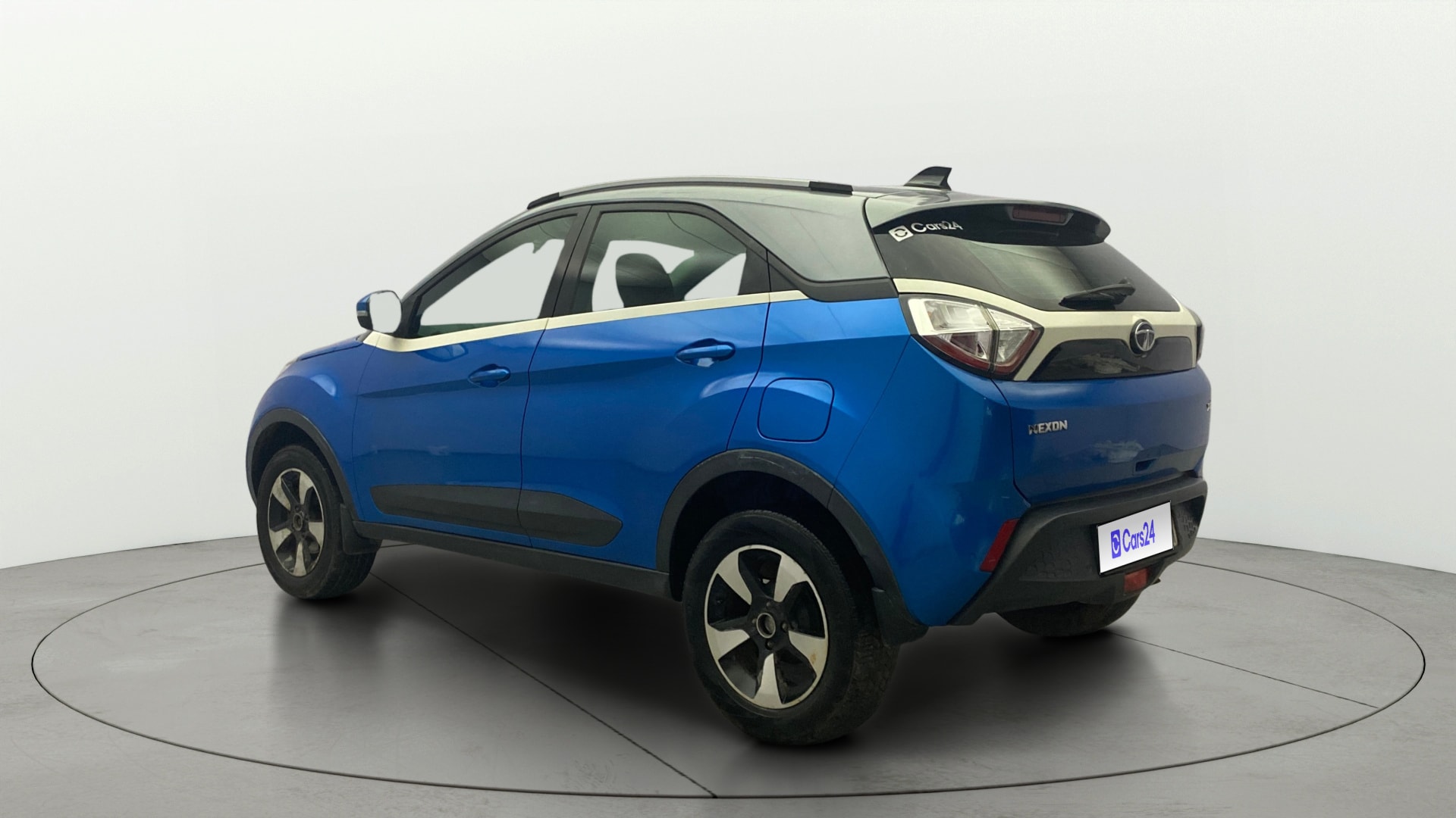 View 2018 Tata Nexon Revotron XE Image 2 Used 2018 Tata Nexon Revotron XE Image 2