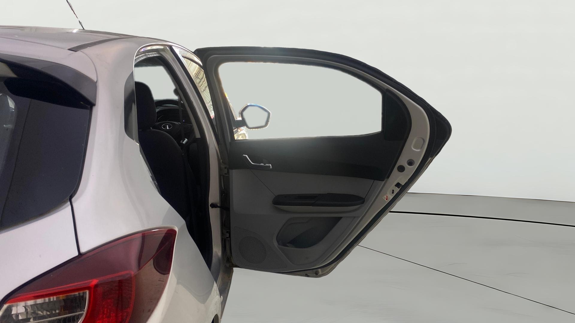View 2021 Tata Tiago Revotorq XB Image 7 Used 2021 Tata Tiago Revotorq XB Image 7