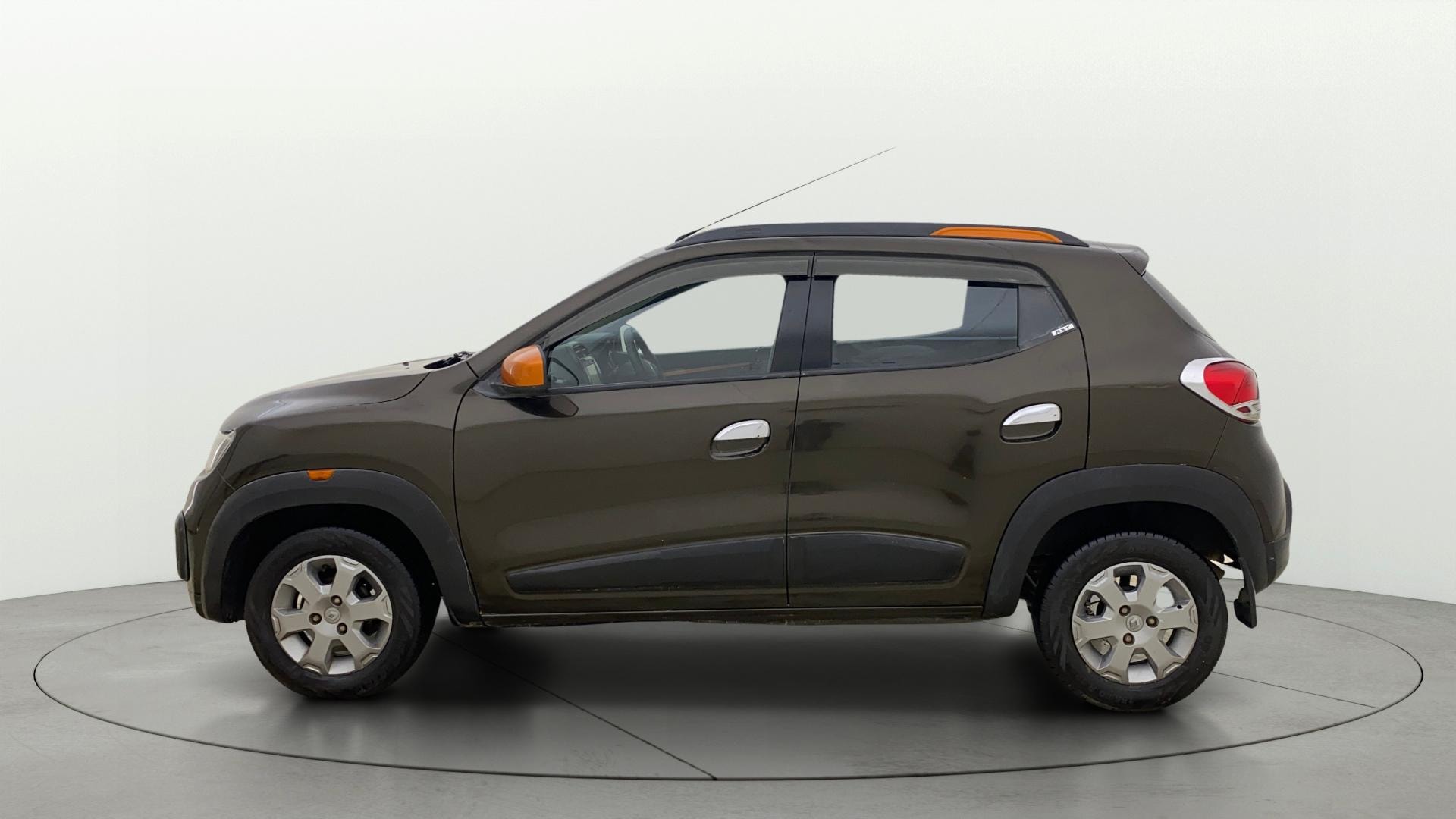 View 2017 Renault Kwid RXT 1.0 Driver Airbag Option Image 5 Used 2017 Renault Kwid RXT 1.0 Driver Airbag Option Image 5