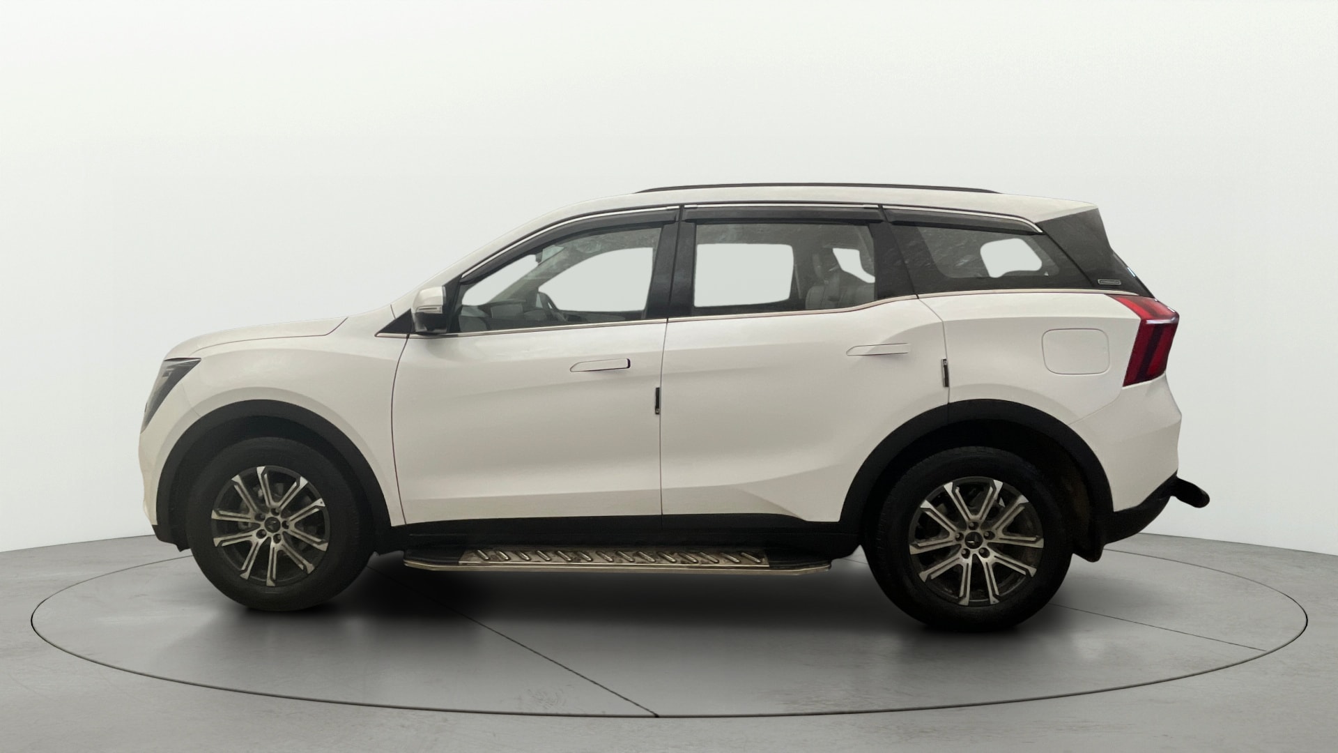 View 2025 Mahindra XUV700 MX Petrol 5 STR Image 27 Used 2025 Mahindra XUV700 MX Petrol 5 STR Image 27