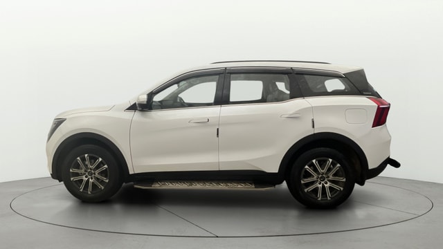 View Mahindra XUV700 Image 27 Used Mahindra XUV700 Image 27