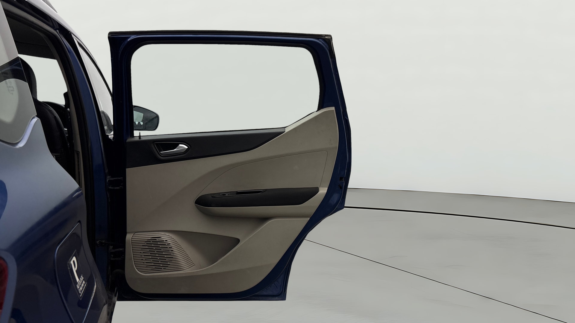 View 2020 Renault Triber RXZ Image 7 Used 2020 Renault Triber RXZ Image 7