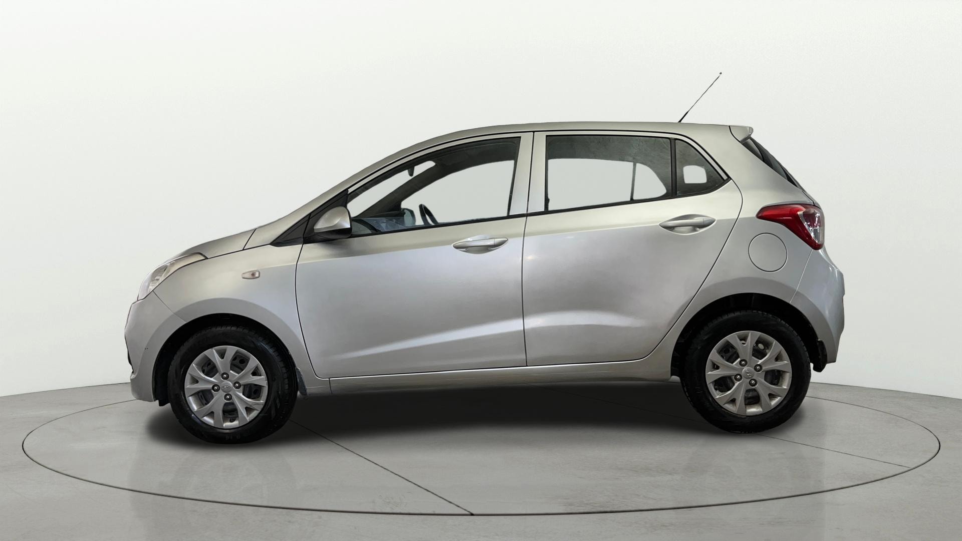 View 2015 Hyundai Grand i10 Magna 1.2 Kappa VTVT Image 5 Used 2015 Hyundai Grand i10 Magna 1.2 Kappa VTVT Image 5