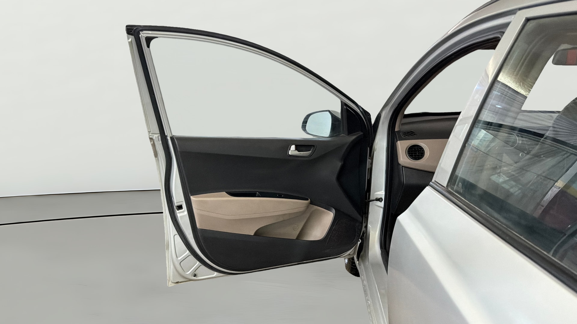 View 2015 Hyundai Grand i10 Sportz 1.2 Kappa Image 30 Used 2015 Hyundai Grand i10 Sportz 1.2 Kappa Image 30