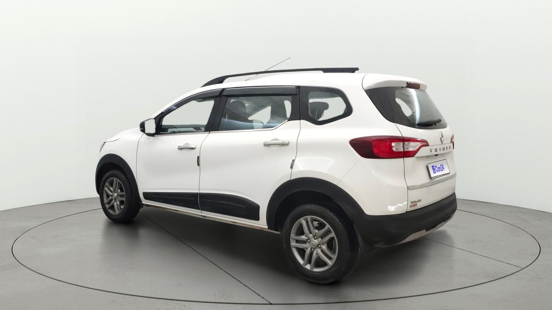 View 2022 Renault Triber RXZ Image 2 Used 2022 Renault Triber RXZ Image 2