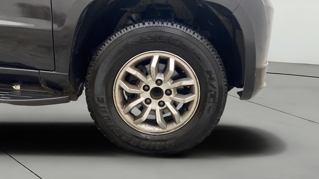 View Mahindra TUV300 Image 40 Used Mahindra TUV300 Image 40
