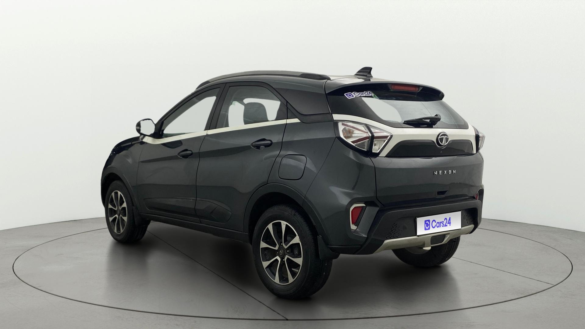 View 2021 Tata Nexon Revotorq XZA Plus (O) AMT Image 2 Used 2021 Tata Nexon Revotorq XZA Plus (O) AMT Image 2