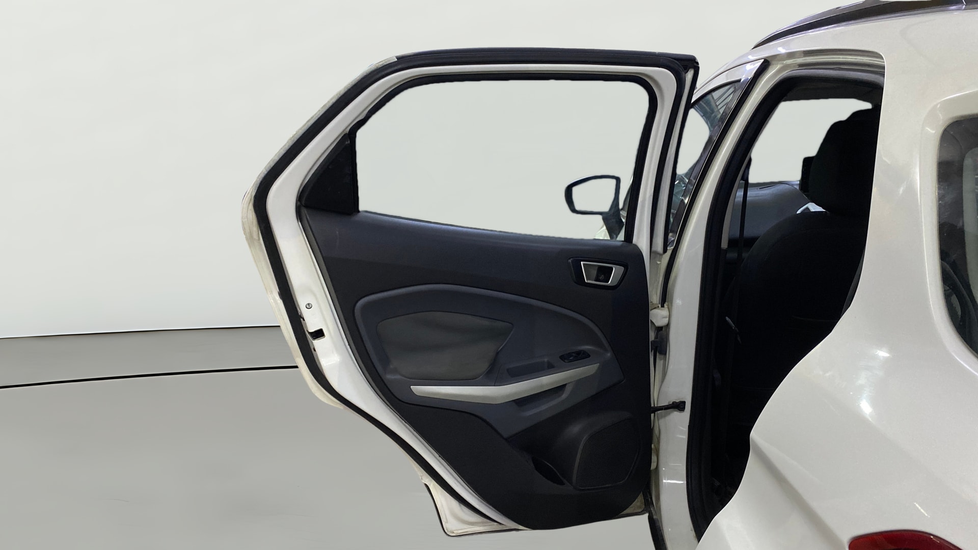 View 2017 Ford EcoSport 1.5 TDCi Diesel Ambiente BS IV Image 16 Used 2017 Ford EcoSport 1.5 TDCi Diesel Ambiente BS IV Image 16