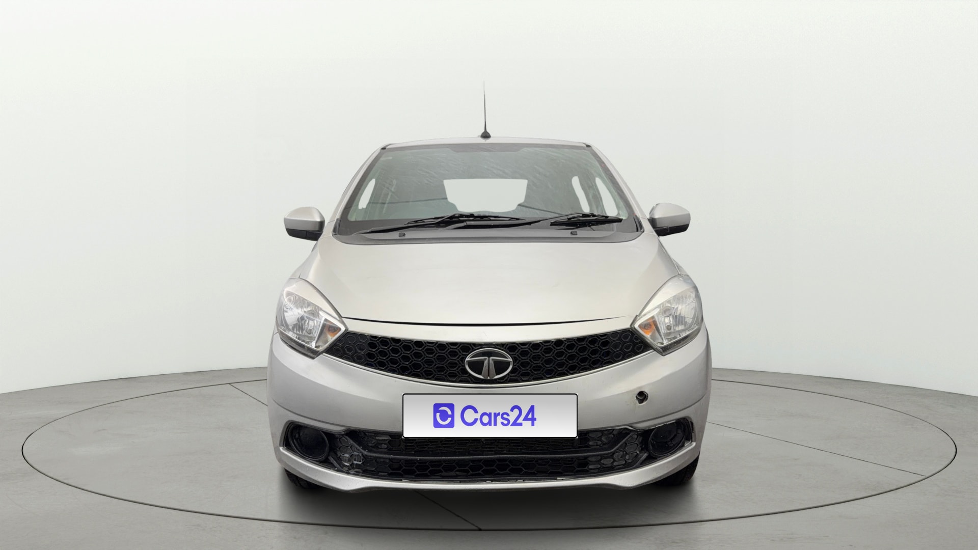View 2017 Tata Tiago Revotorq XB Image 1 Used 2017 Tata Tiago Revotorq XB Image 1