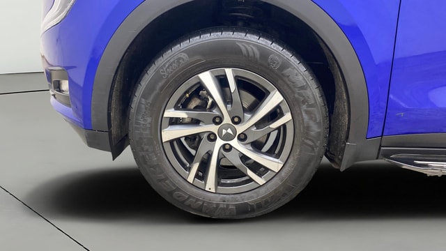 View Mahindra XUV700 Image 28 Used Mahindra XUV700 Image 28
