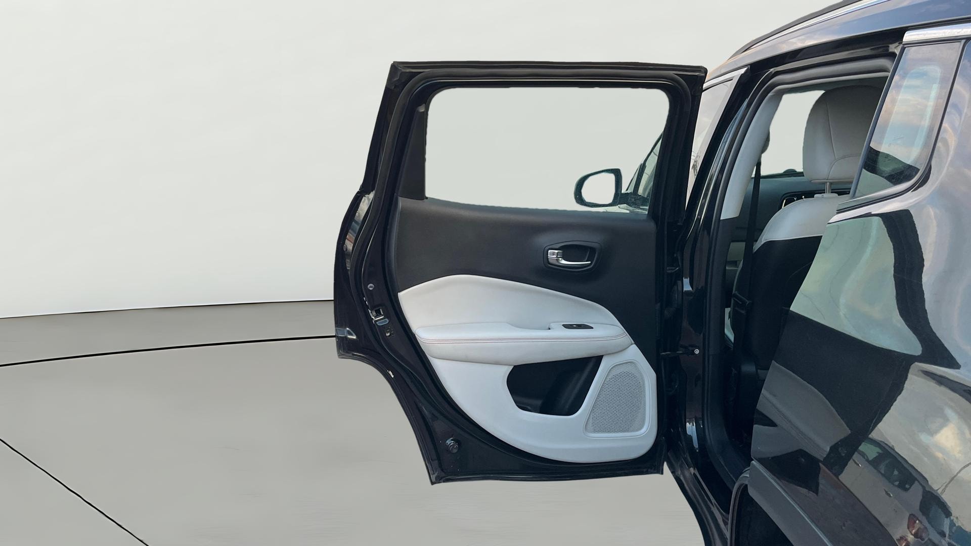 View 2018 Jeep Compass Limited Plus AT Image 22 Used 2018 Jeep Compass Limited Plus AT Image 22