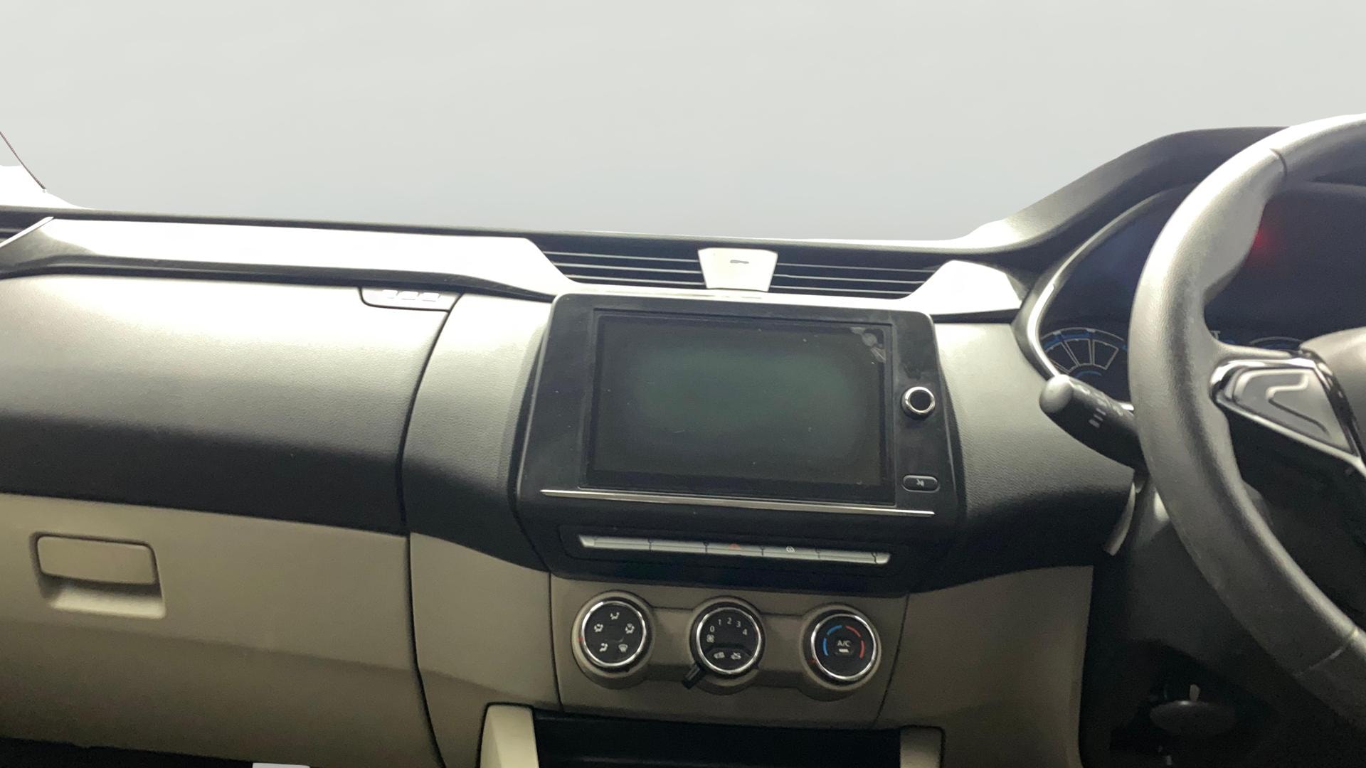 View 2020 Renault Triber RXT AMT Image 18 Used 2020 Renault Triber RXT AMT Image 18