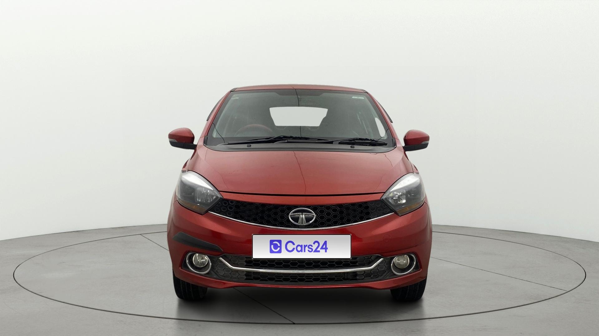 View 2017 Tata Tigor XZ (O) Diesel Image 1 Used 2017 Tata Tigor XZ (O) Diesel Image 1