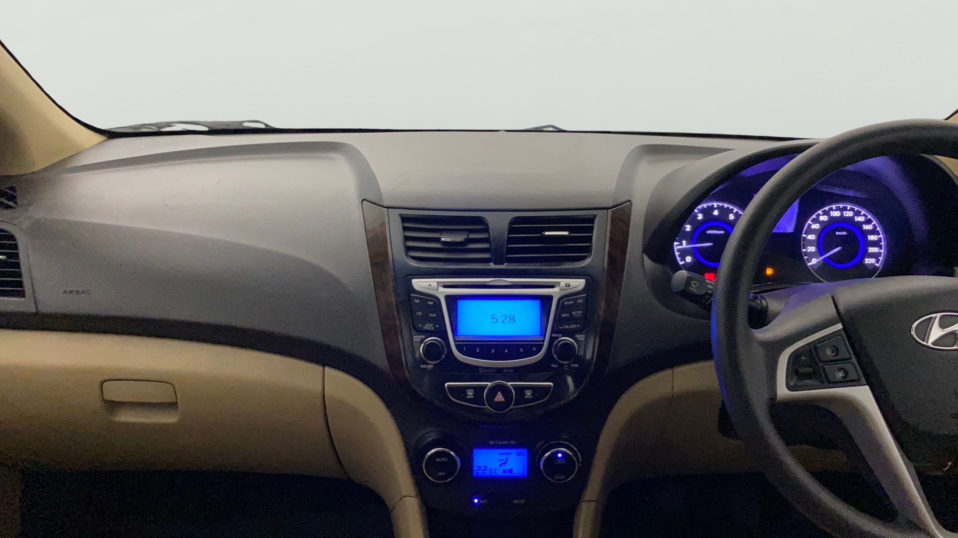 View 2014 Hyundai Fluidic Verna 1.6 VTVT SX Image 31 Used 2014 Hyundai Fluidic Verna 1.6 VTVT SX Image 31