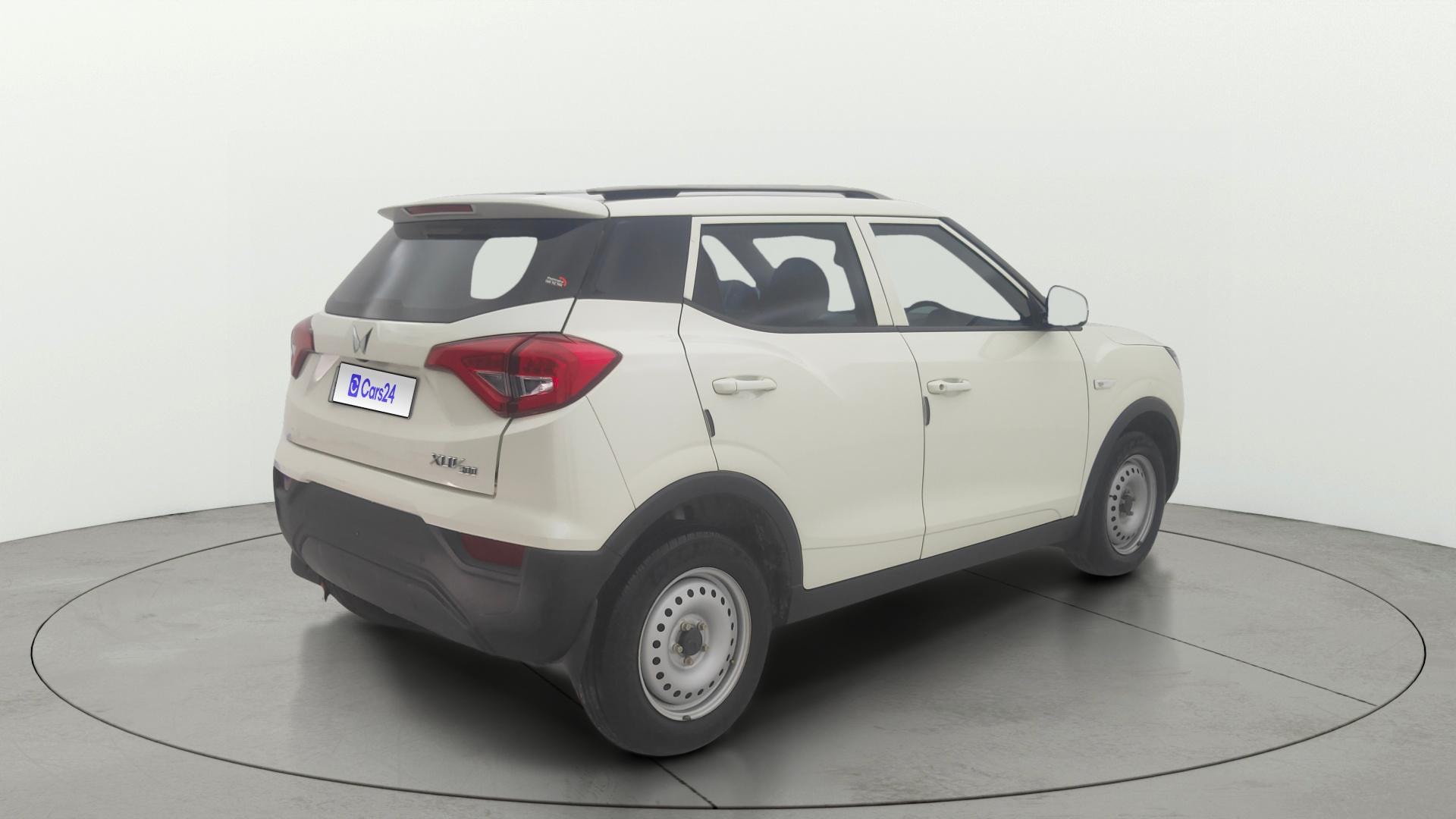 View 2023 Mahindra XUV300 W4 Petrol BS IV Image 42 Used 2023 Mahindra XUV300 W4 Petrol BS IV Image 42