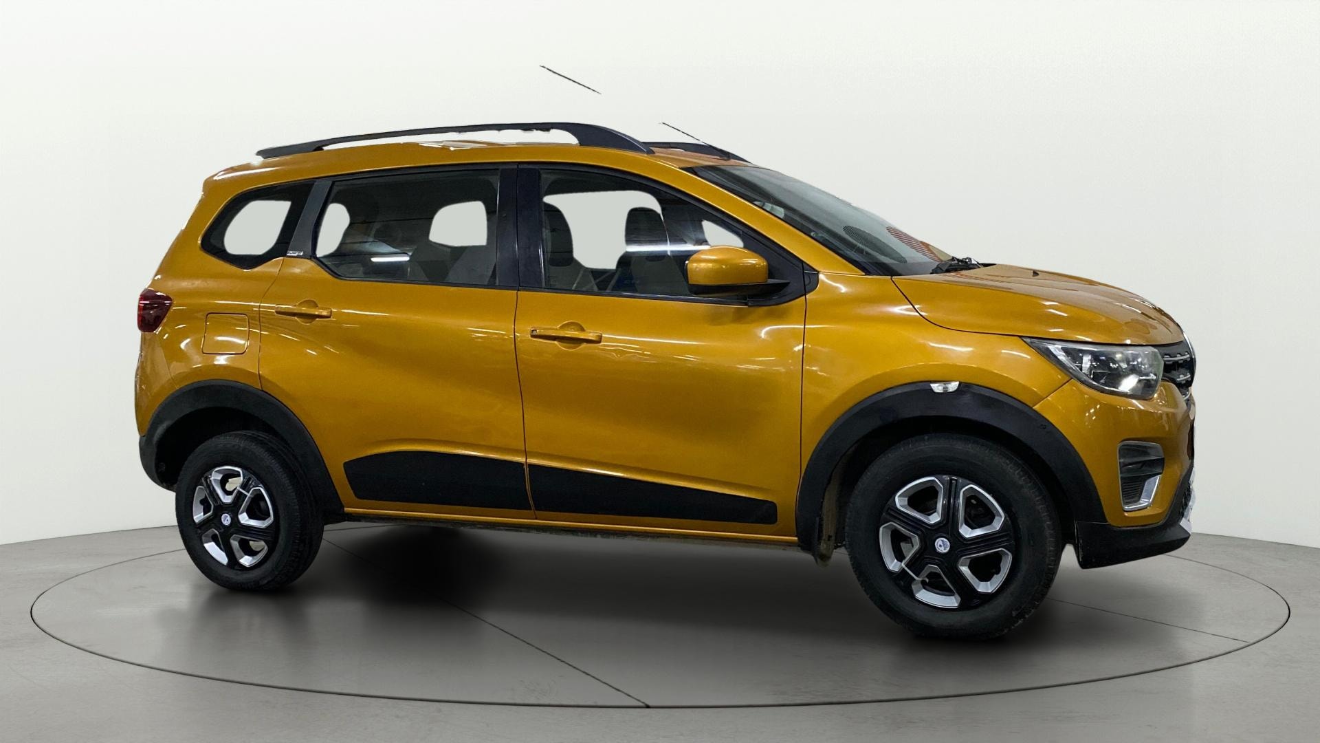 View 2019 Renault Triber RXZ Image 23 Used 2019 Renault Triber RXZ Image 23