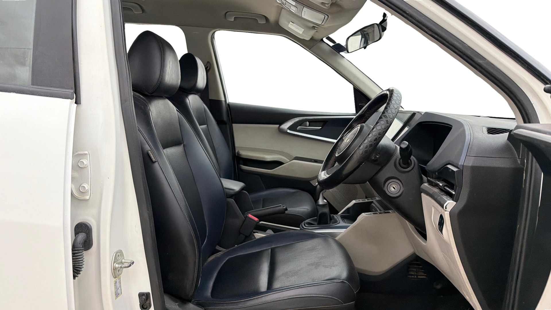 View 2023 Kia Carens Premium 1.5 Petrol 7 STR Image 17 Used 2023 Kia Carens Premium 1.5 Petrol 7 STR Image 17