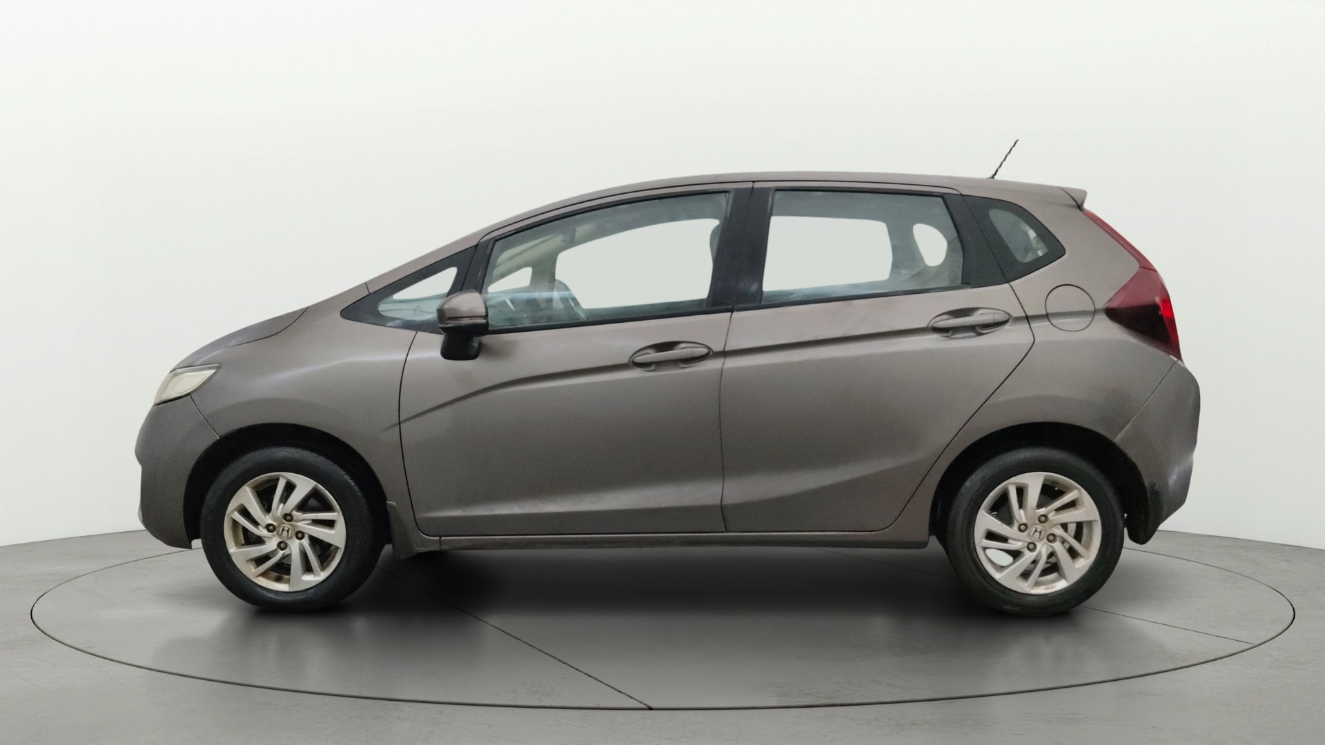 View 2016 Honda Jazz E MT Diesel Image 5 Used 2016 Honda Jazz E MT Diesel Image 5