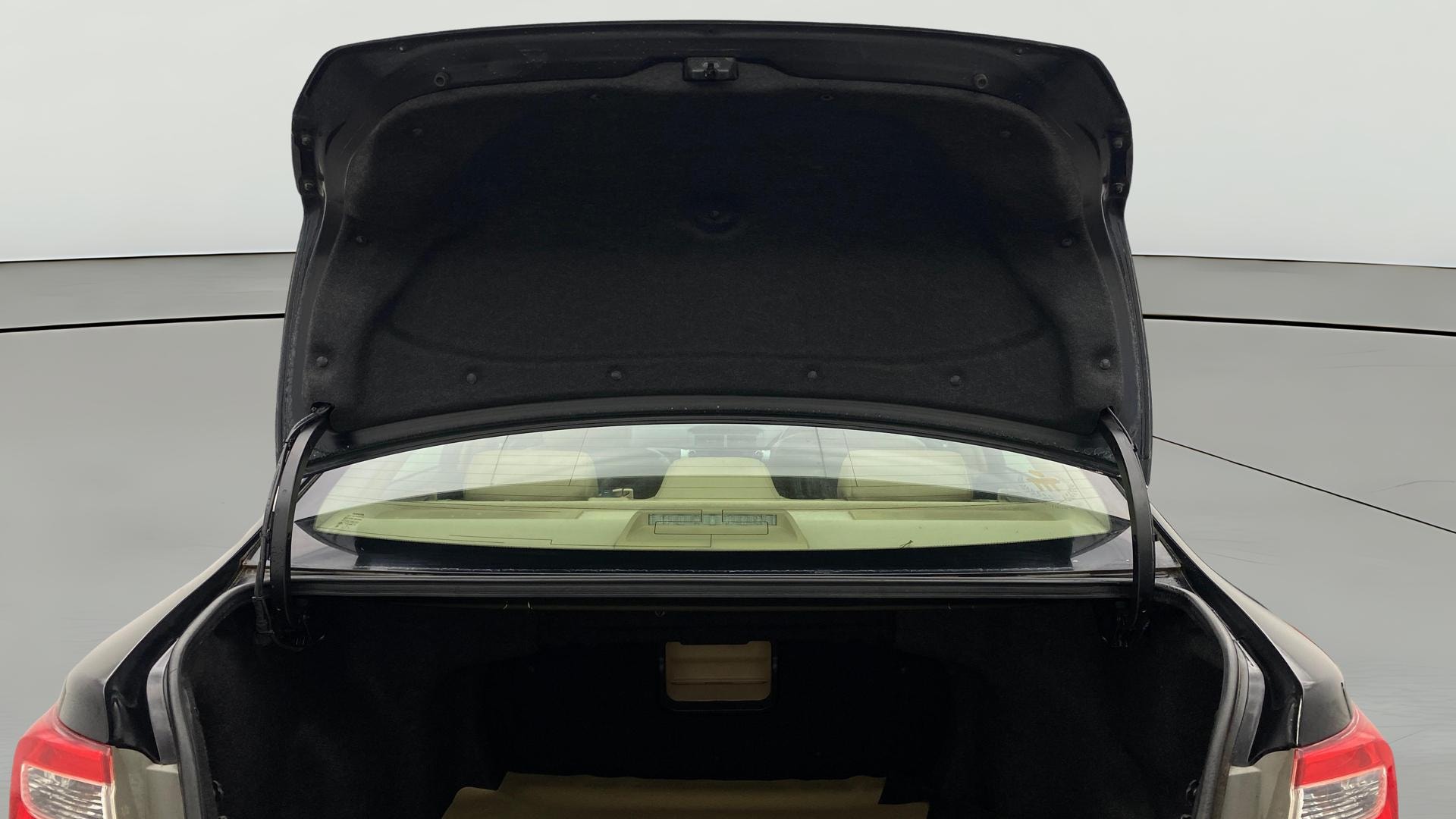 View 2013 Toyota Camry 2.5 AT Image 16 Used 2013 Toyota Camry 2.5 AT Image 16
