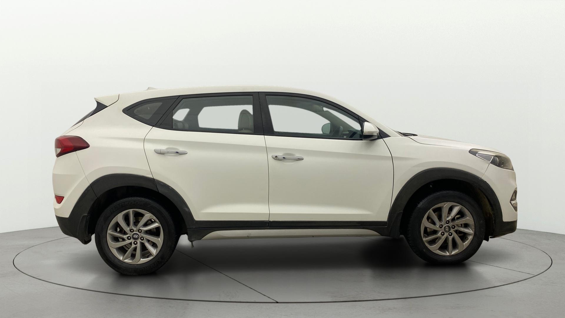 View 2018 Hyundai Tucson R 2.0 6-Speed Manual Base BS IV Image 27 Used 2018 Hyundai Tucson R 2.0 6-Speed Manual Base BS IV Image 27