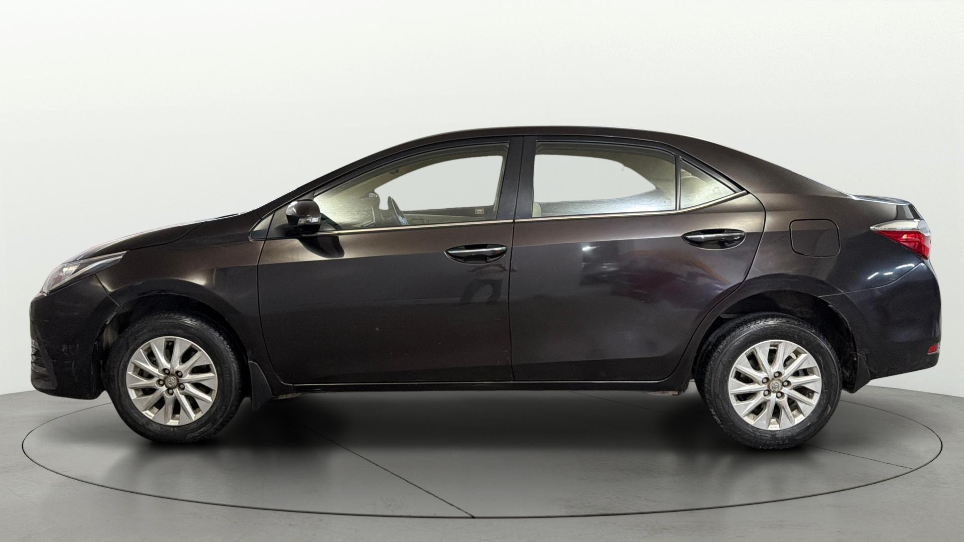 View 2017 Toyota Corolla Altis 1.8 G CVT Image 5 Used 2017 Toyota Corolla Altis 1.8 G CVT Image 5