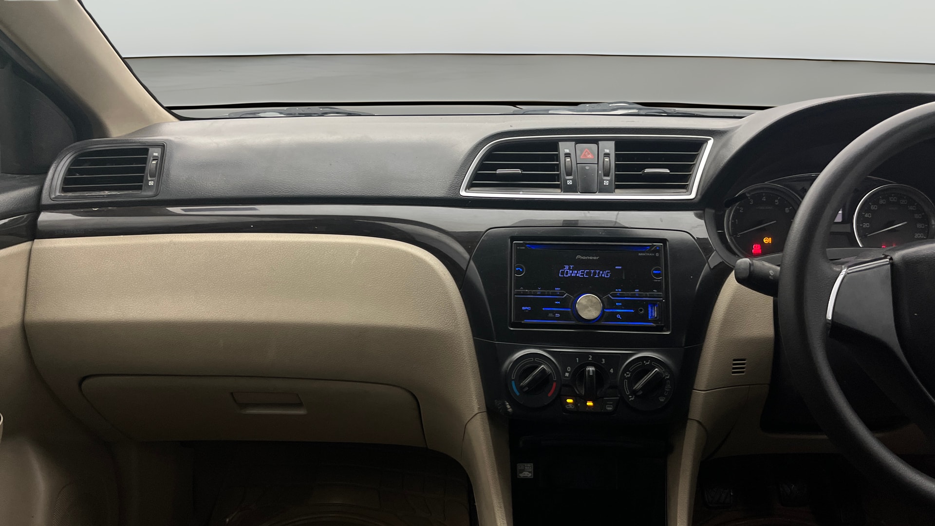 View 2018 Maruti Suzuki 1000 Base Variant Image 30 Used 2018 Maruti Suzuki 1000 Base Variant Image 30