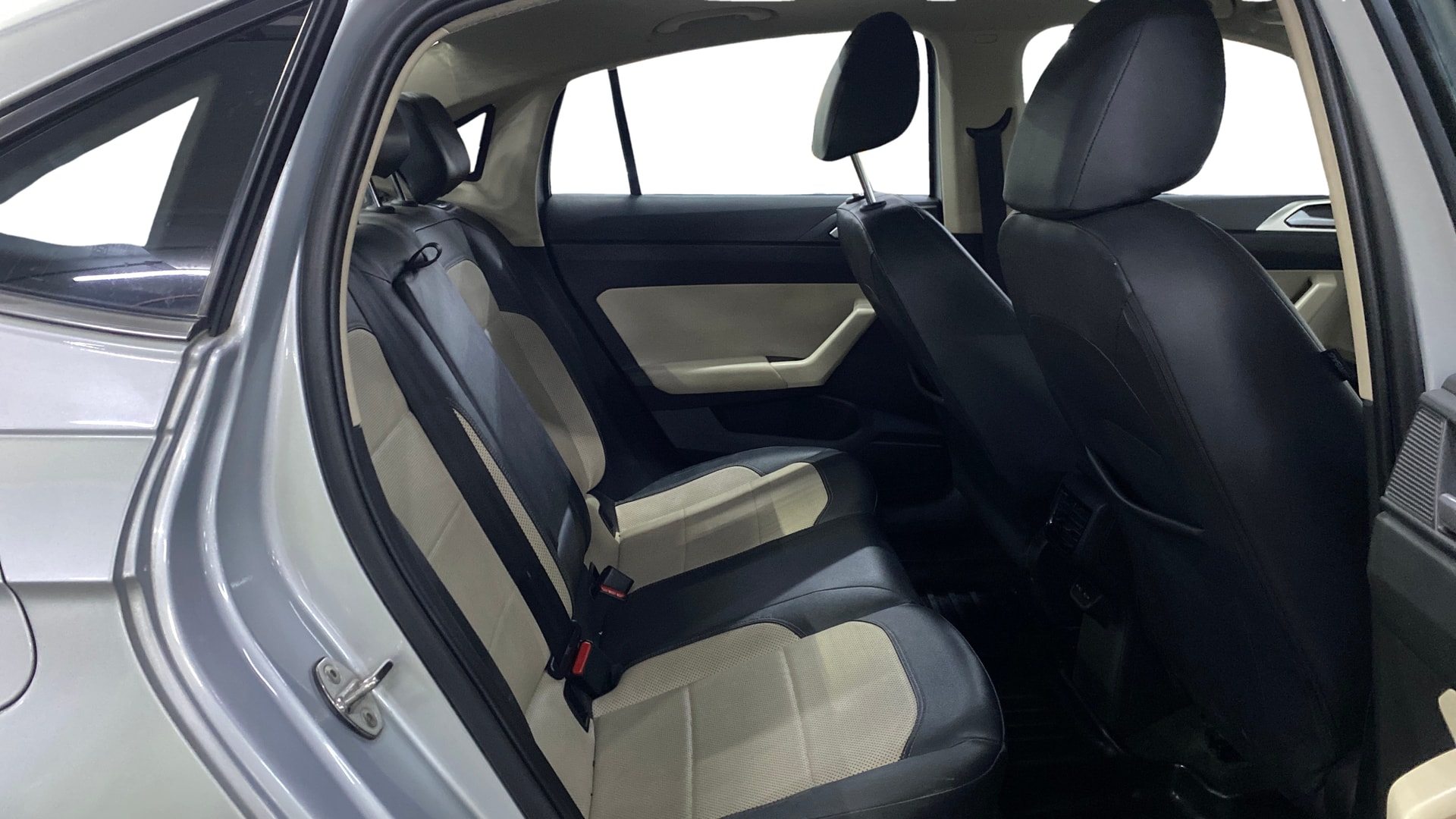 View 2022 Volkswagen Virtus Topline 1.0 TSI MT Image 36 Used 2022 Volkswagen Virtus Topline 1.0 TSI MT Image 36