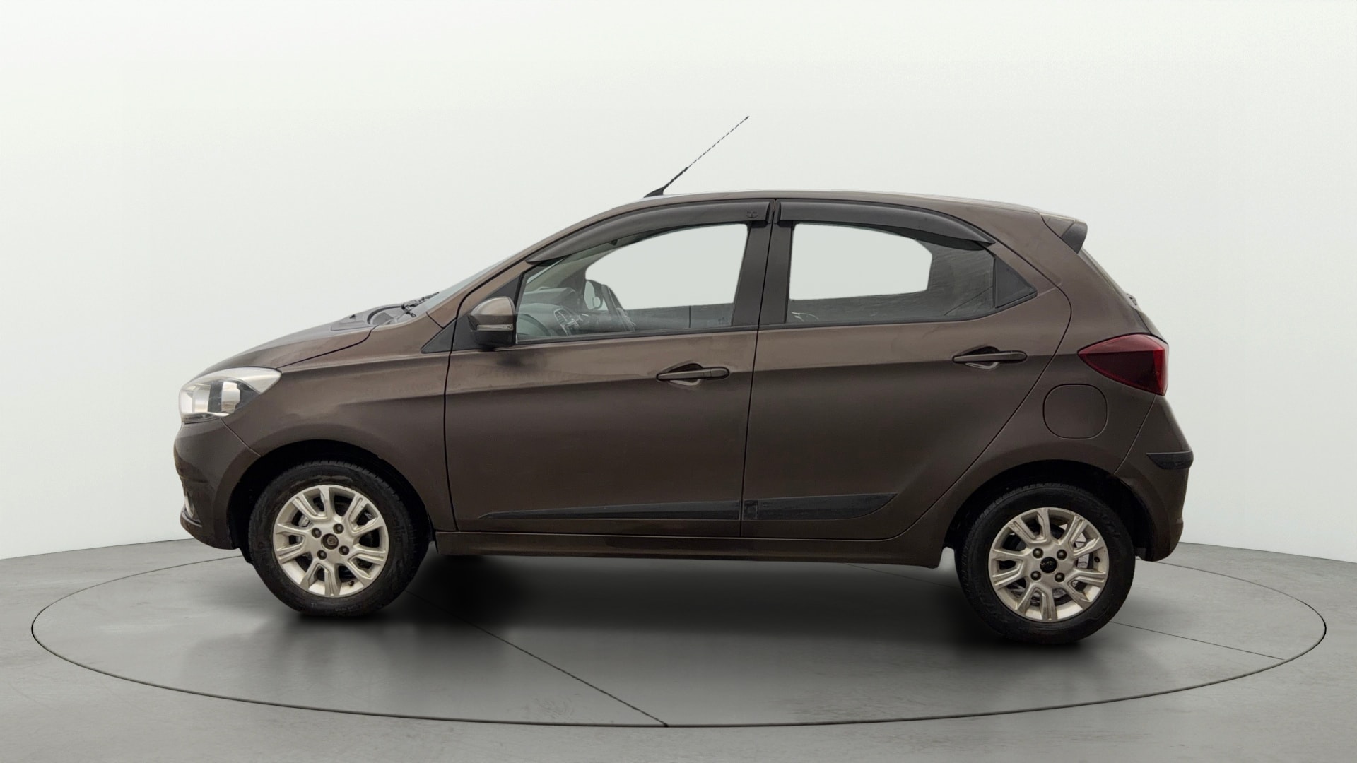 View 2017 Tata Tiago Revotorq XB Image 5 Used 2017 Tata Tiago Revotorq XB Image 5