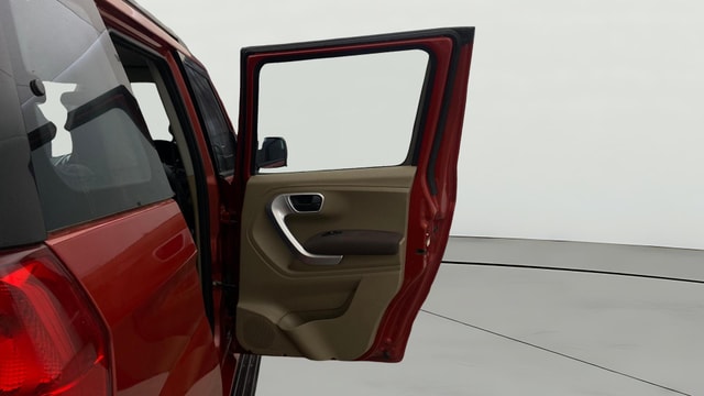 View Mahindra TUV300 Image 7 Used Mahindra TUV300 Image 7