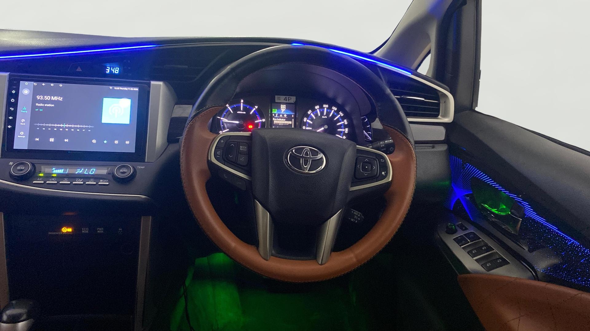 View 2018 Toyota Innova Crysta 2.8 ZX AT 7-Seater Image 21 Used 2018 Toyota Innova Crysta 2.8 ZX AT 7-Seater Image 21