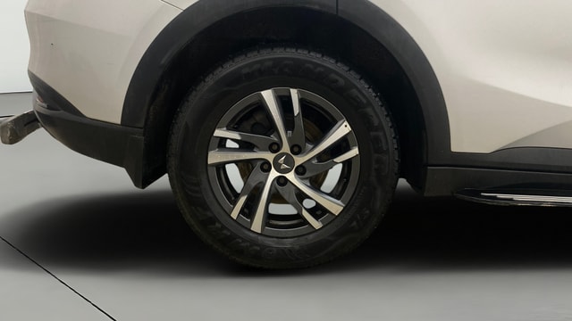 View Mahindra XUV700 Image 35 Used Mahindra XUV700 Image 35