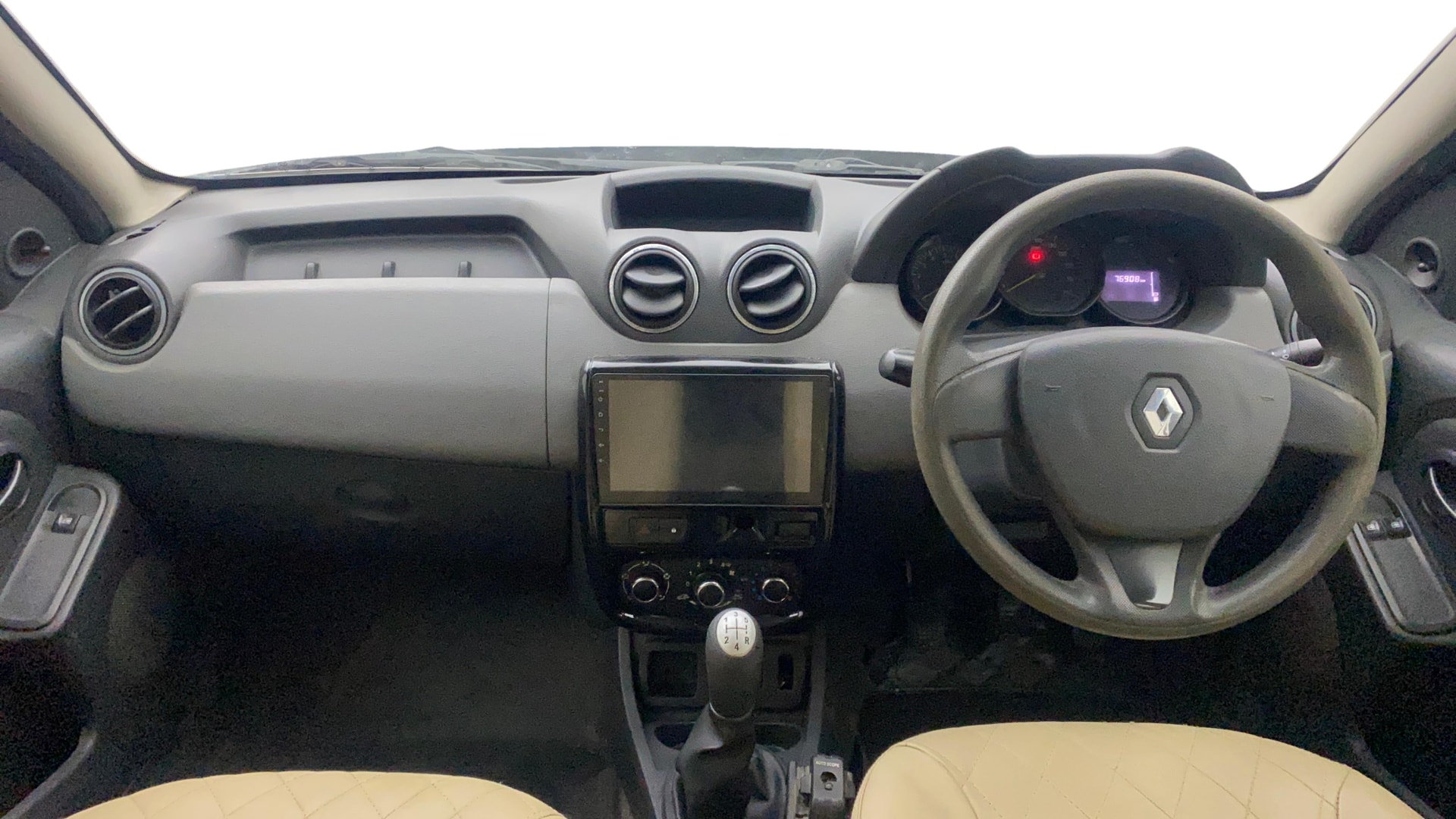 View 2015 Renault Duster Diesel 85PS RXE Image 29 Used 2015 Renault Duster Diesel 85PS RXE Image 29