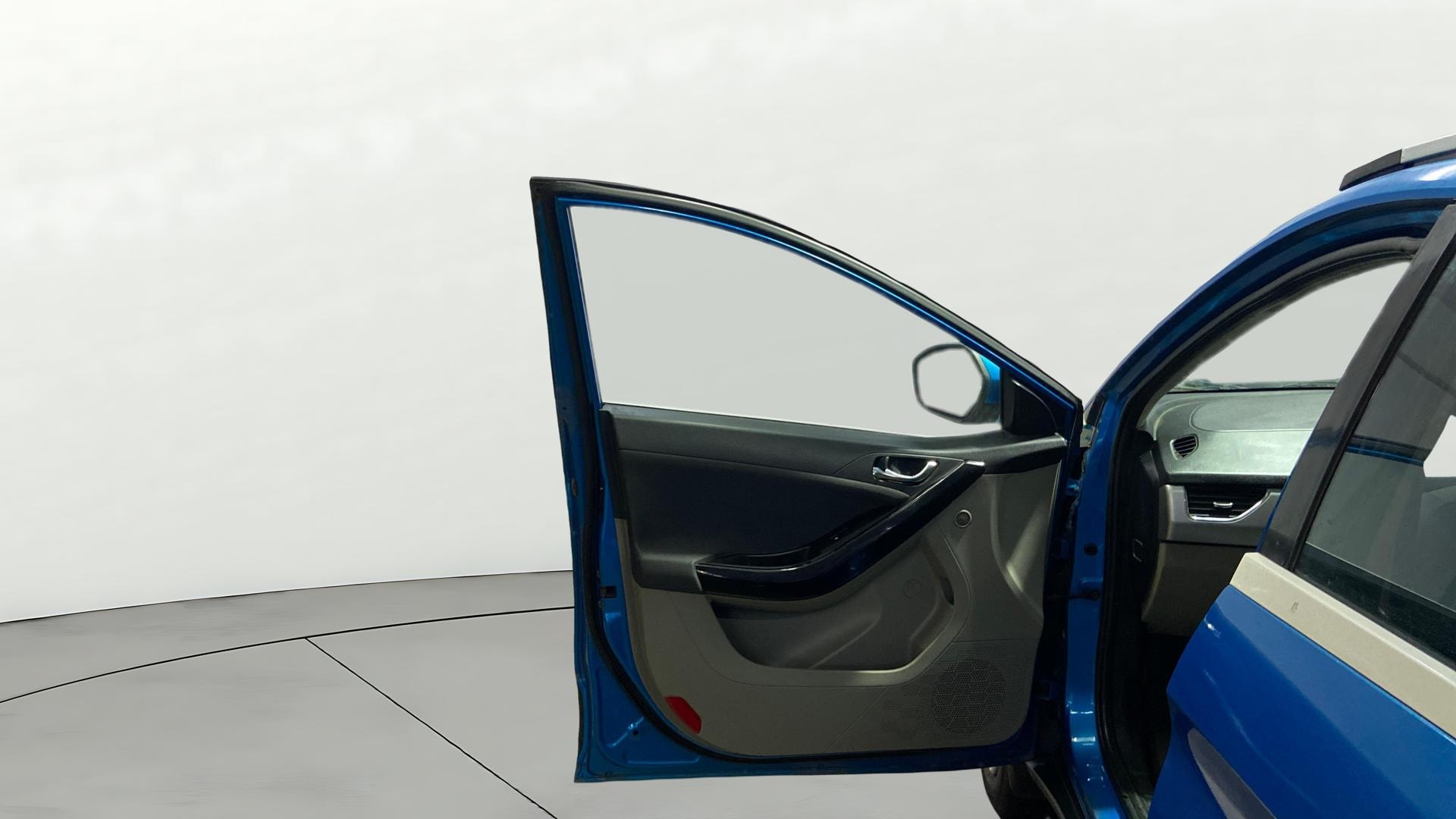 View 2019 Tata Nexon Revotorq XT Image 31 Used 2019 Tata Nexon Revotorq XT Image 31