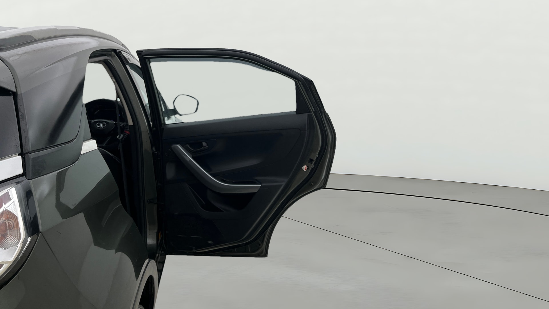 View 2020 Tata Nexon Revotron XE Image 7 Used 2020 Tata Nexon Revotron XE Image 7