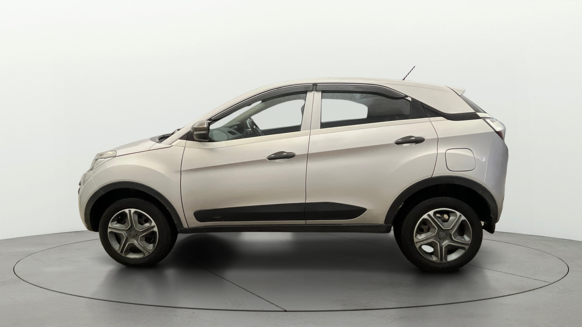 View 2017 Tata Nexon Revotron XM Image 5 Used 2017 Tata Nexon Revotron XM Image 5