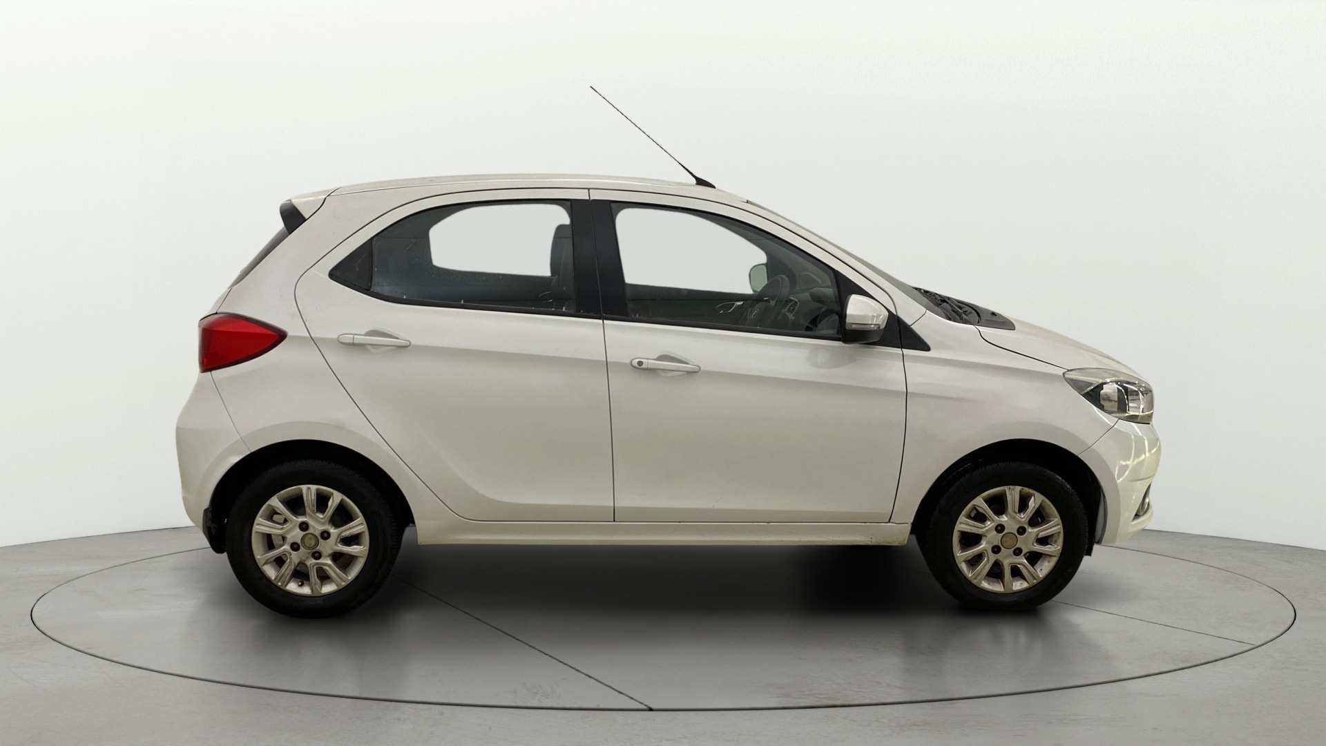 View 2017 Tata Tiago Revotorq XB Image 8 Used 2017 Tata Tiago Revotorq XB Image 8