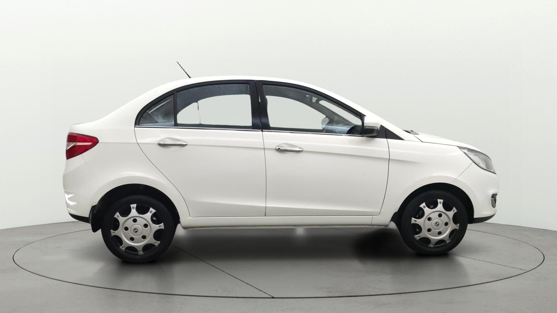 View 2017 Tata Zest XMS Petrol Image 8 Used 2017 Tata Zest XMS Petrol Image 8