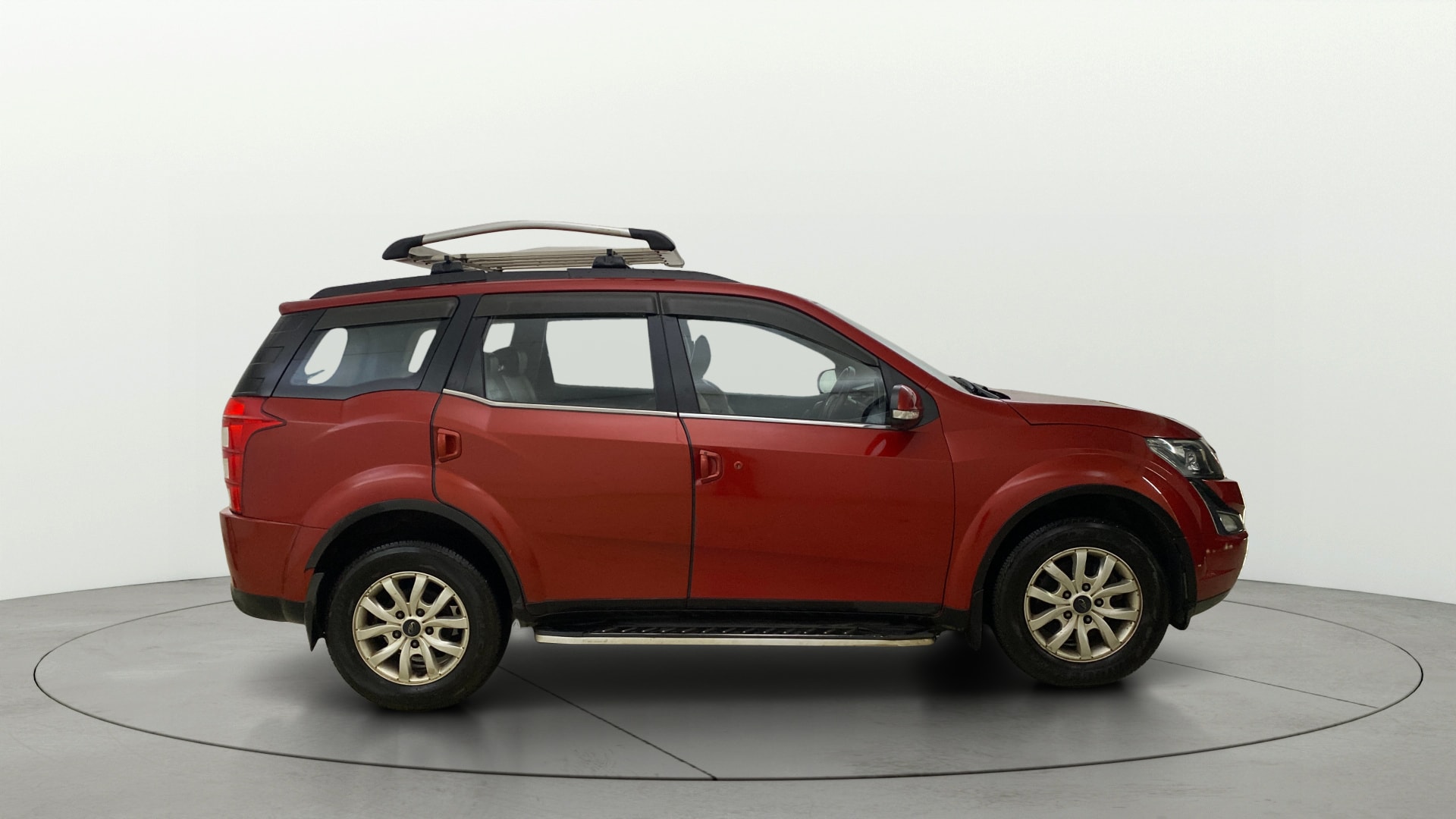 View 2017 Mahindra XUV500 W10 AWD AT Image 29 Used 2017 Mahindra XUV500 W10 AWD AT Image 29