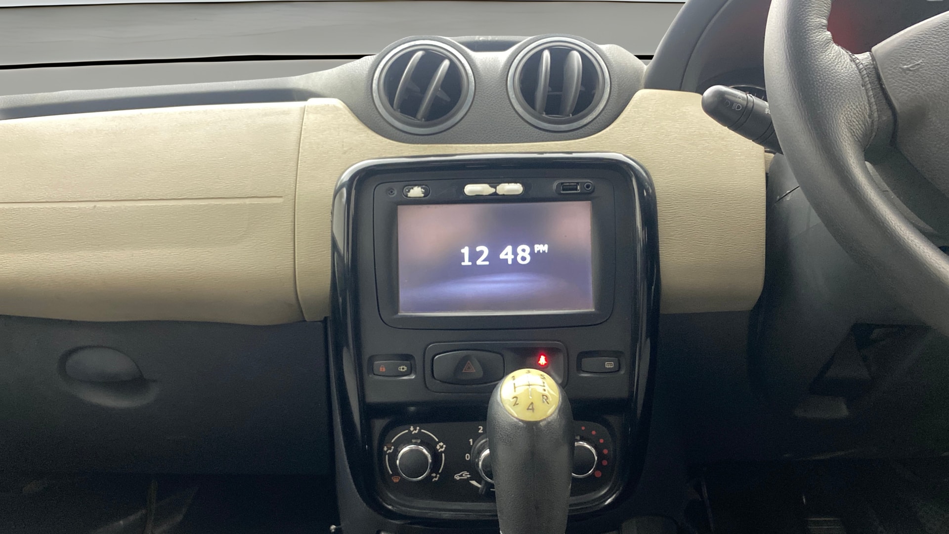 View 2014 Renault Duster Diesel 85PS STD Image 17 Used 2014 Renault Duster Diesel 85PS STD Image 17