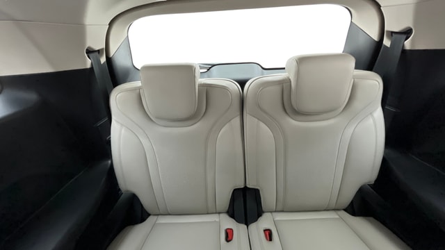 View Mahindra XUV700 Image 10 Used Mahindra XUV700 Image 10