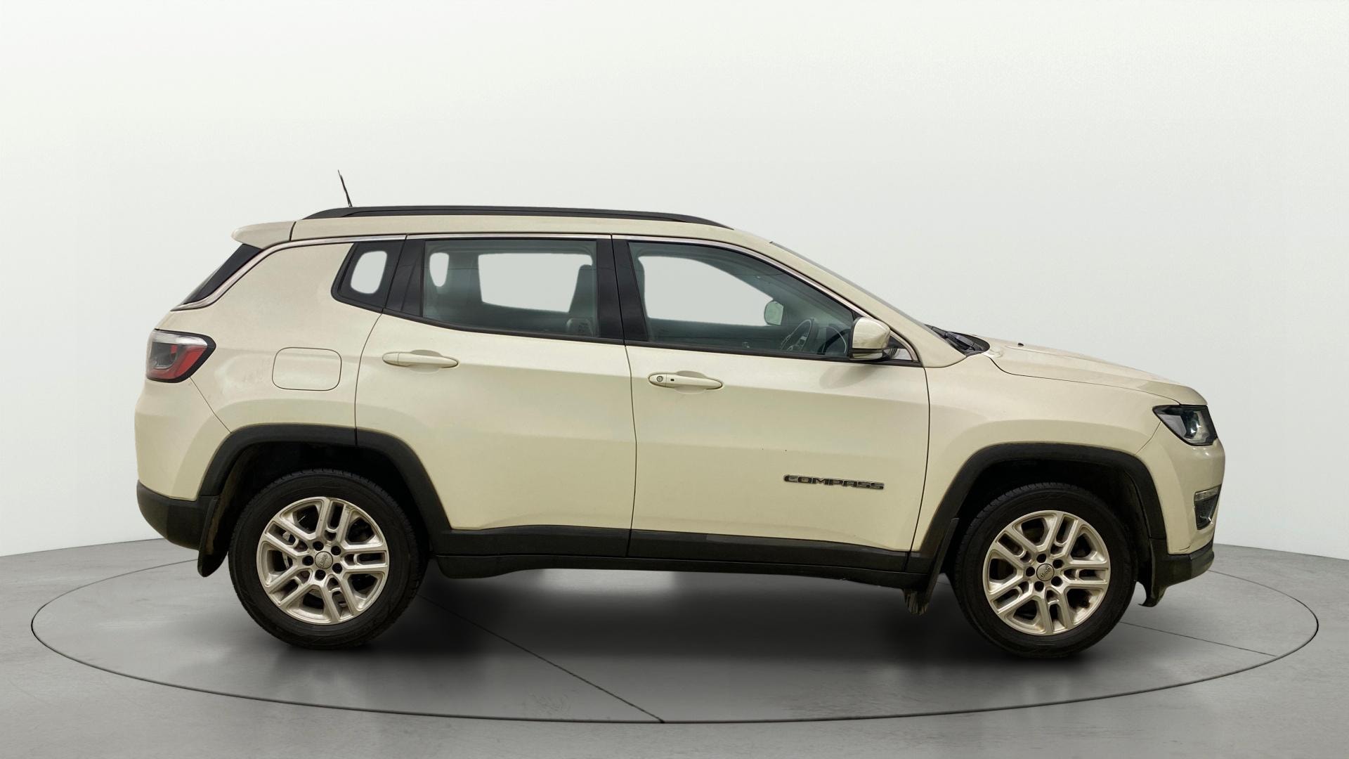View 2017 Jeep Compass Limited 4X4 2.0 Diesel BS IV Image 8 Used 2017 Jeep Compass Limited 4X4 2.0 Diesel BS IV Image 8