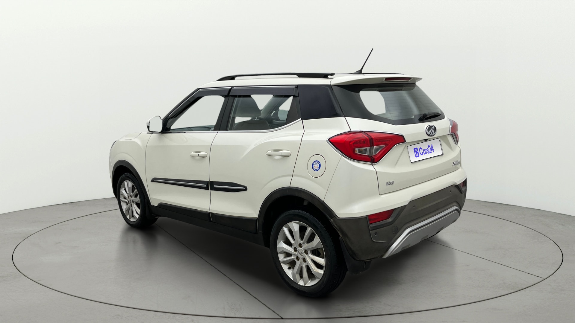 View 2020 Mahindra XUV300 W4 Petrol BS IV Image 2 Used 2020 Mahindra XUV300 W4 Petrol BS IV Image 2