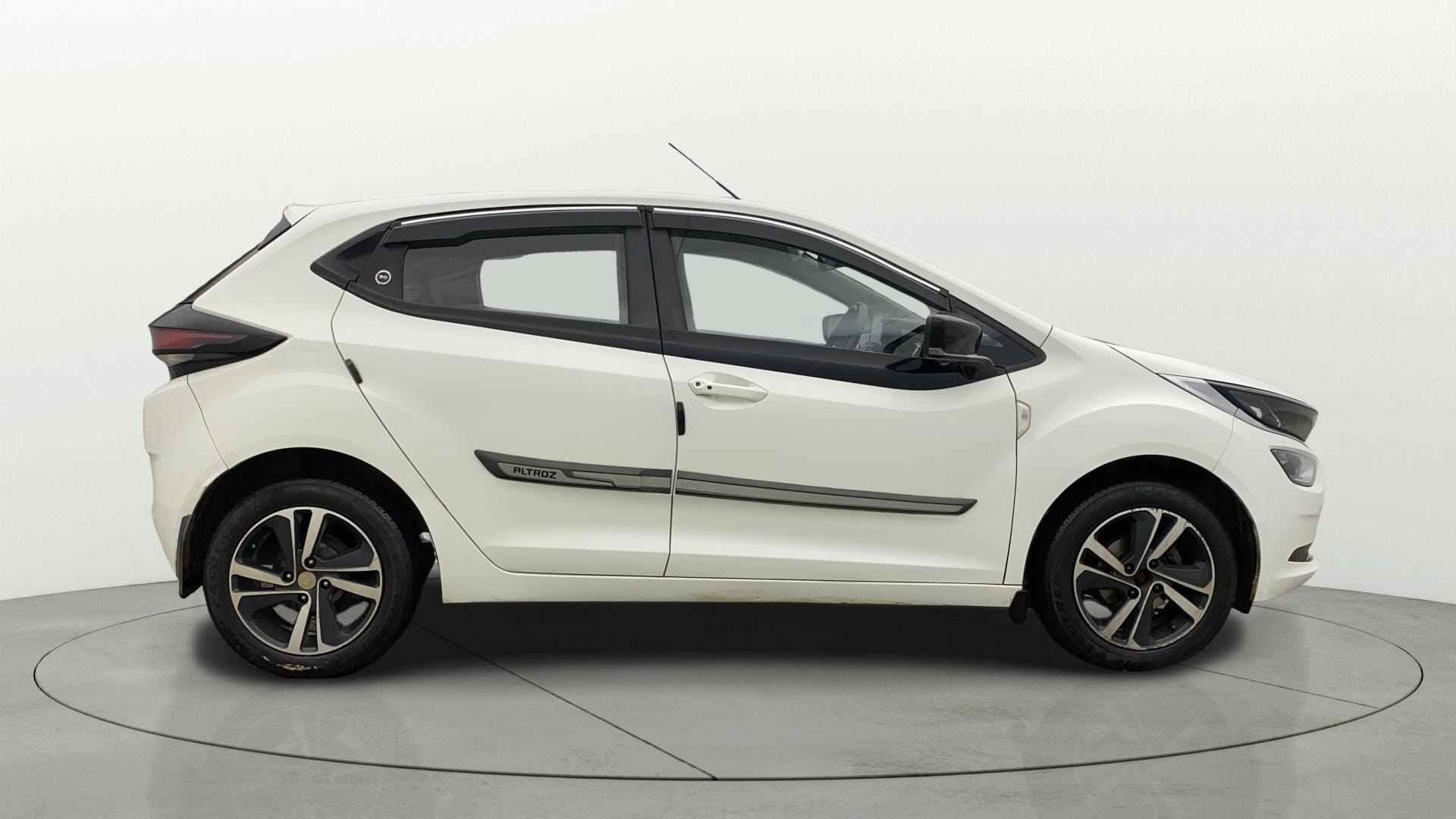 View 2024 Tata Altroz XZ Petrol Image 27 Used 2024 Tata Altroz XZ Petrol Image 27