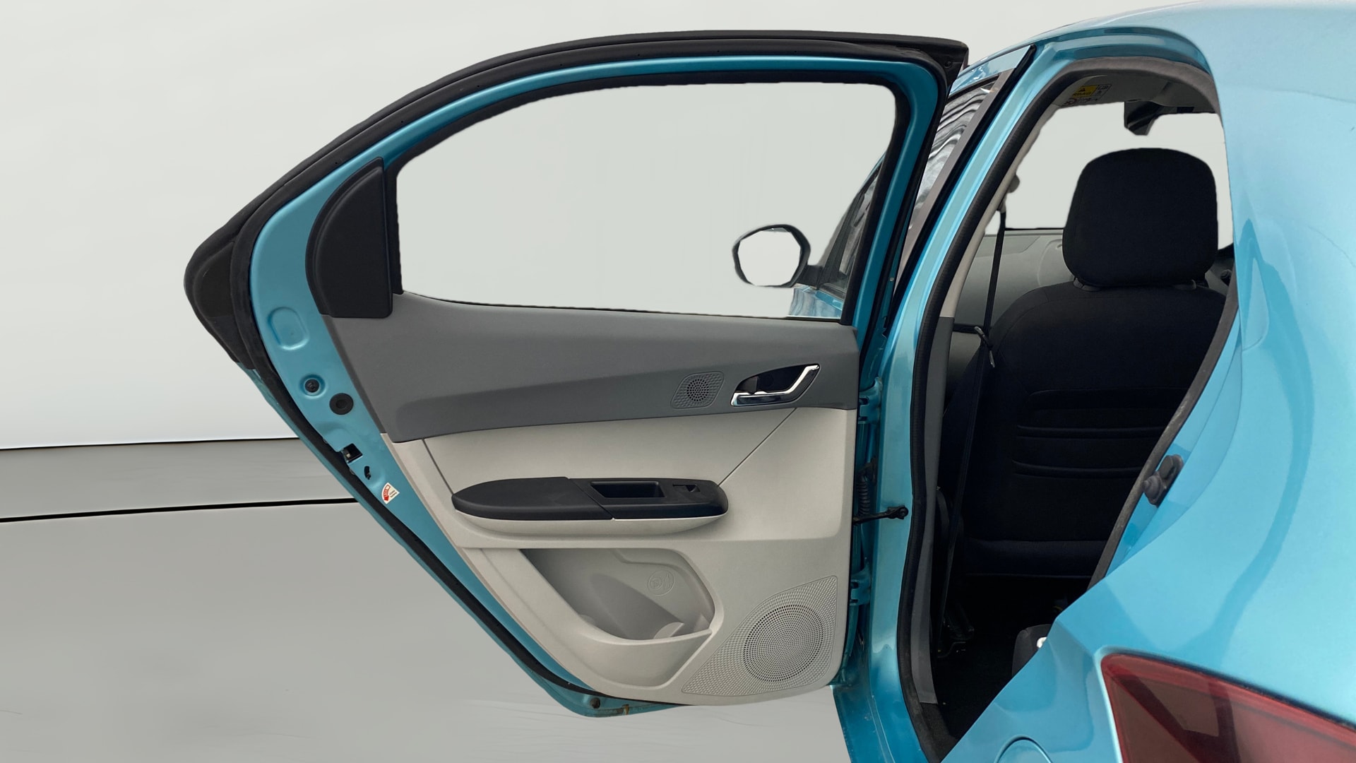 View 2025 Tata Tiago Revotorq XB Image 23 Used 2025 Tata Tiago Revotorq XB Image 23
