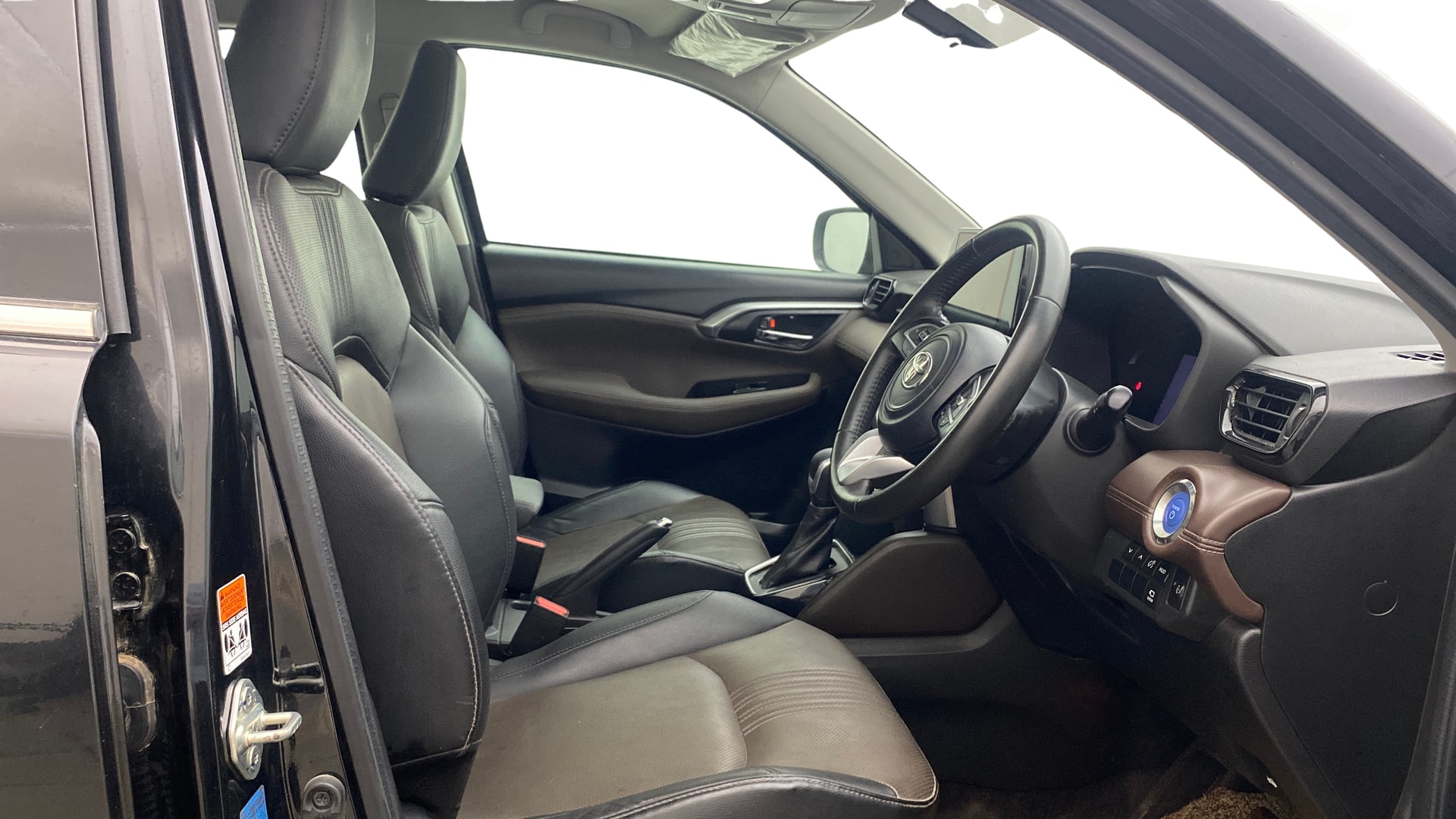 View 2022 Toyota Urban Cruiser Hyryder V e-Drive 2WD HYBRID Image 27 Used 2022 Toyota Urban Cruiser Hyryder V e-Drive 2WD HYBRID Image 27