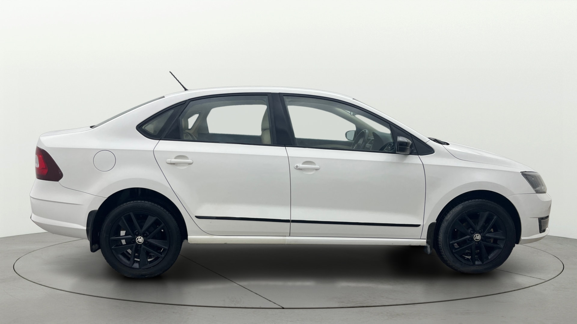 View 2018 Skoda Rapid 1.6 MPI Ambition Petrol BS IV Image 8 Used 2018 Skoda Rapid 1.6 MPI Ambition Petrol BS IV Image 8