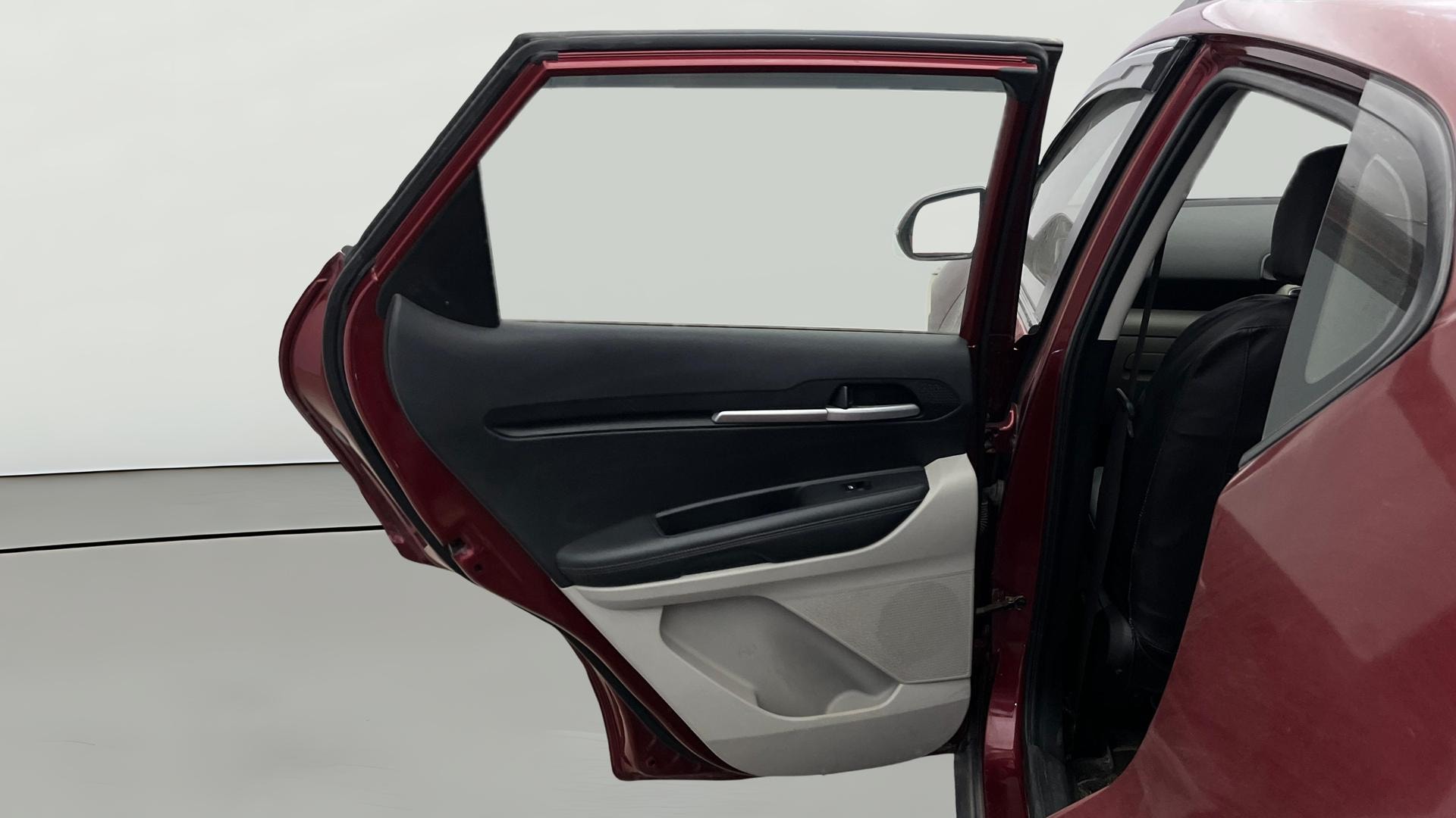 View 2020 Kia Sonet HTX iMT Petrol Image 15 Used 2020 Kia Sonet HTX iMT Petrol Image 15