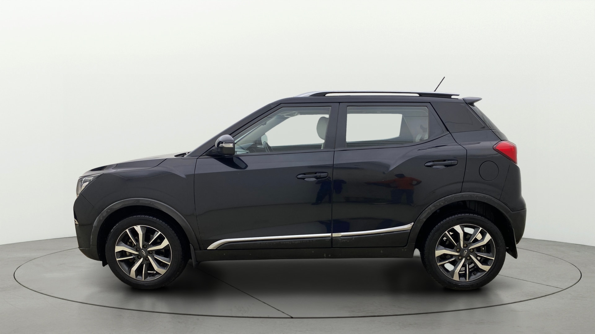 View 2019 Mahindra XUV300 W4 Petrol BS IV Image 27 Used 2019 Mahindra XUV300 W4 Petrol BS IV Image 27