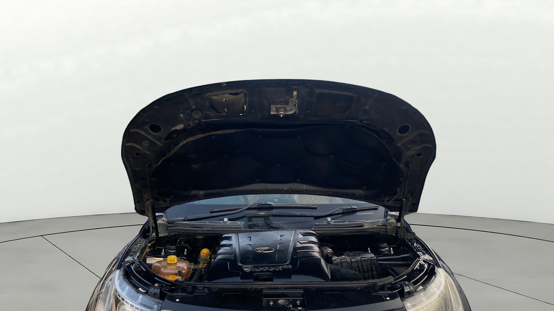 View 2018 Mahindra XUV500 W11 AT Image 21 Used 2018 Mahindra XUV500 W11 AT Image 21