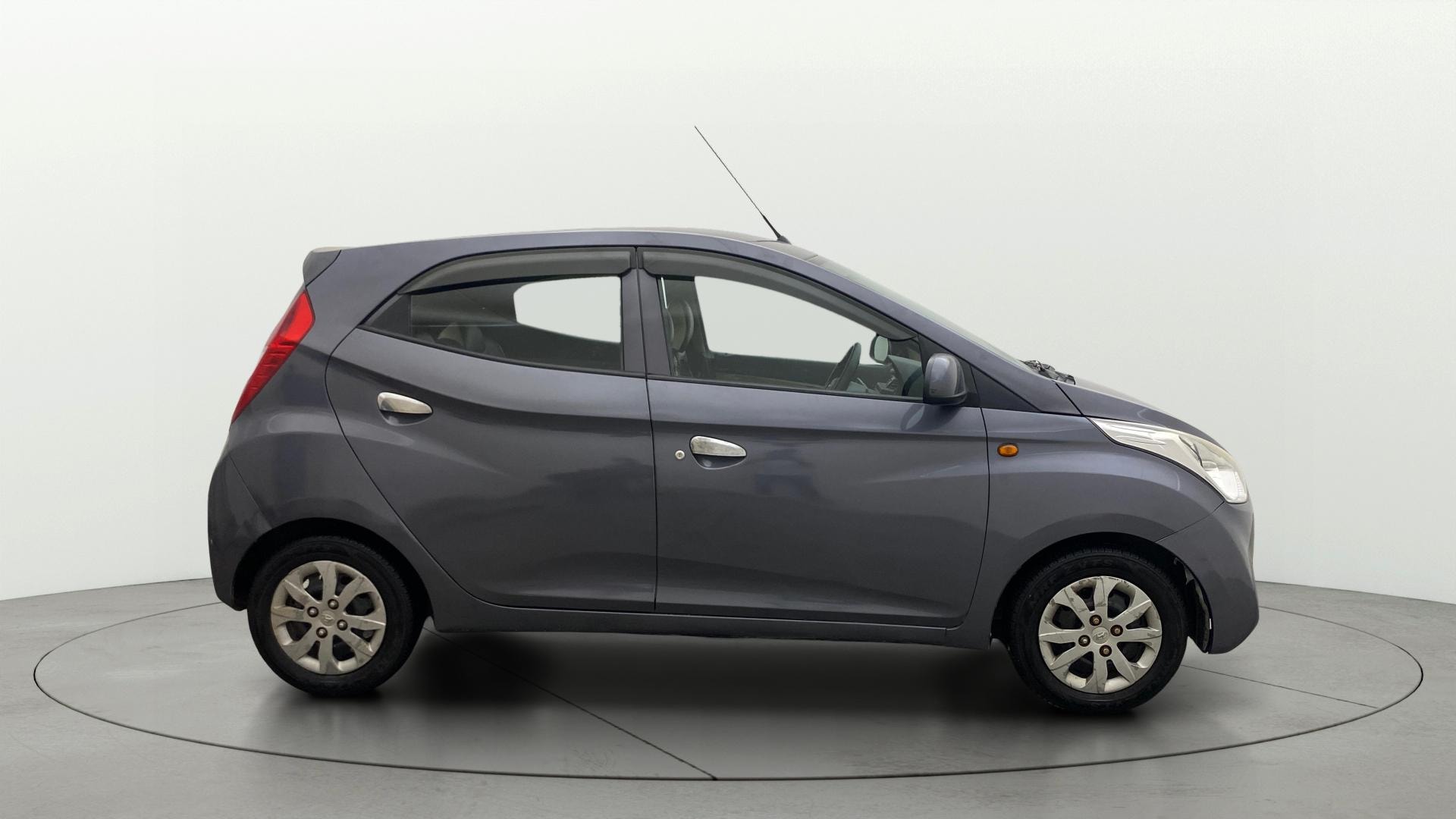 View 2018 Hyundai EON Sportz Image 8 Used 2018 Hyundai EON Sportz Image 8